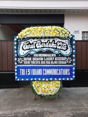 Papan Bunga Duka di Candi Laras Selatan